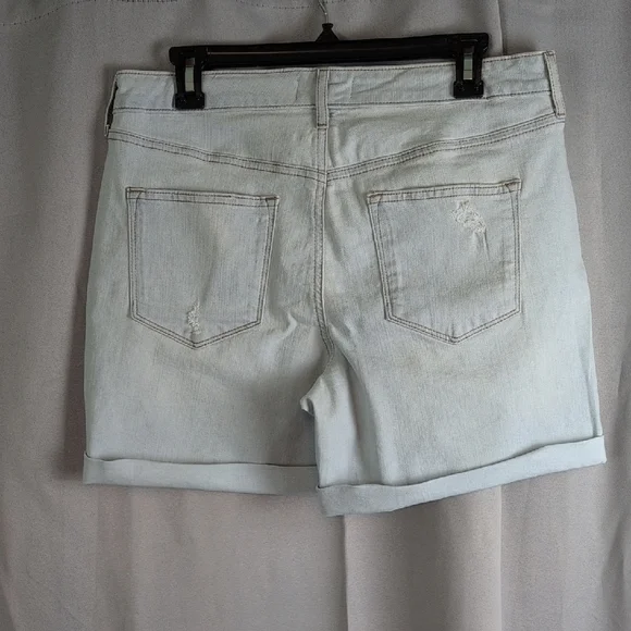 Sonoma Blue Jean Shorts with‎ Distressed Look - Picture 2 of 4